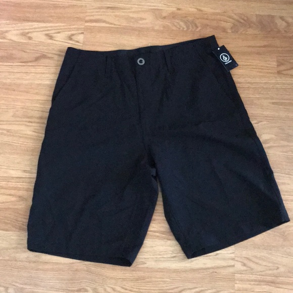 Volcom Other - Volcom Shorts Size 32 NWT